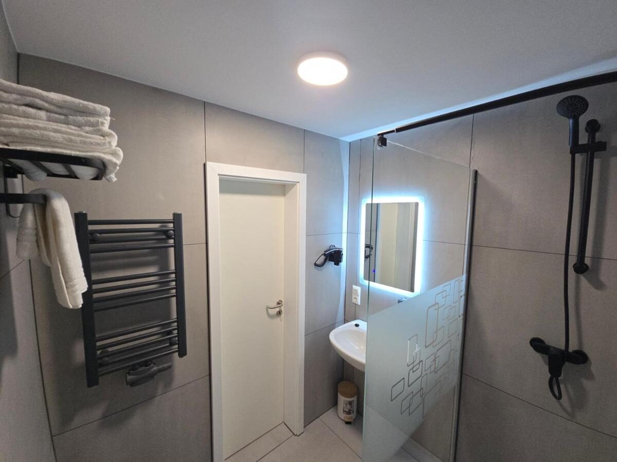 Eigenes Bad mit Dusche im Budget Einzelzimmer, Hotel Verden